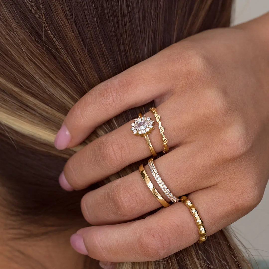 Minimalistic Heart Ring Gold